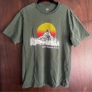 Levi’s Graphic Tee